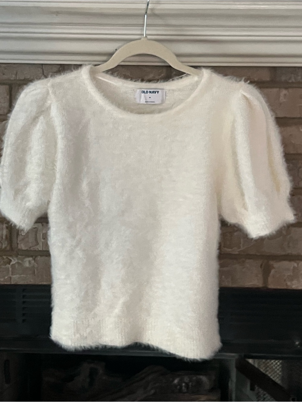 Old Navy white  Fuzzy Puff Sleeve Sweater Top size med worn once